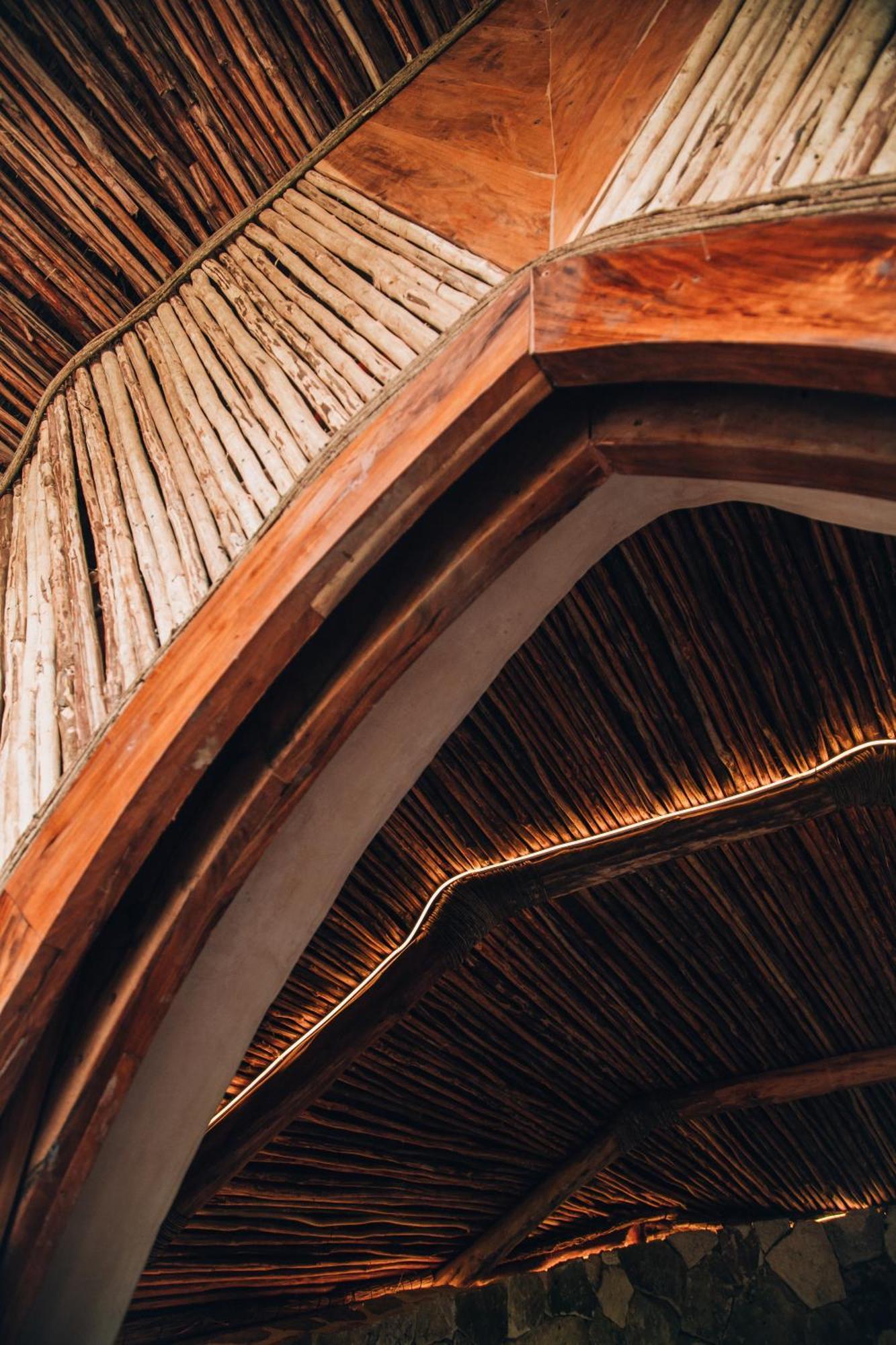 Ikal Tulum Hotel エクステリア 写真 The ceiling of the main hall